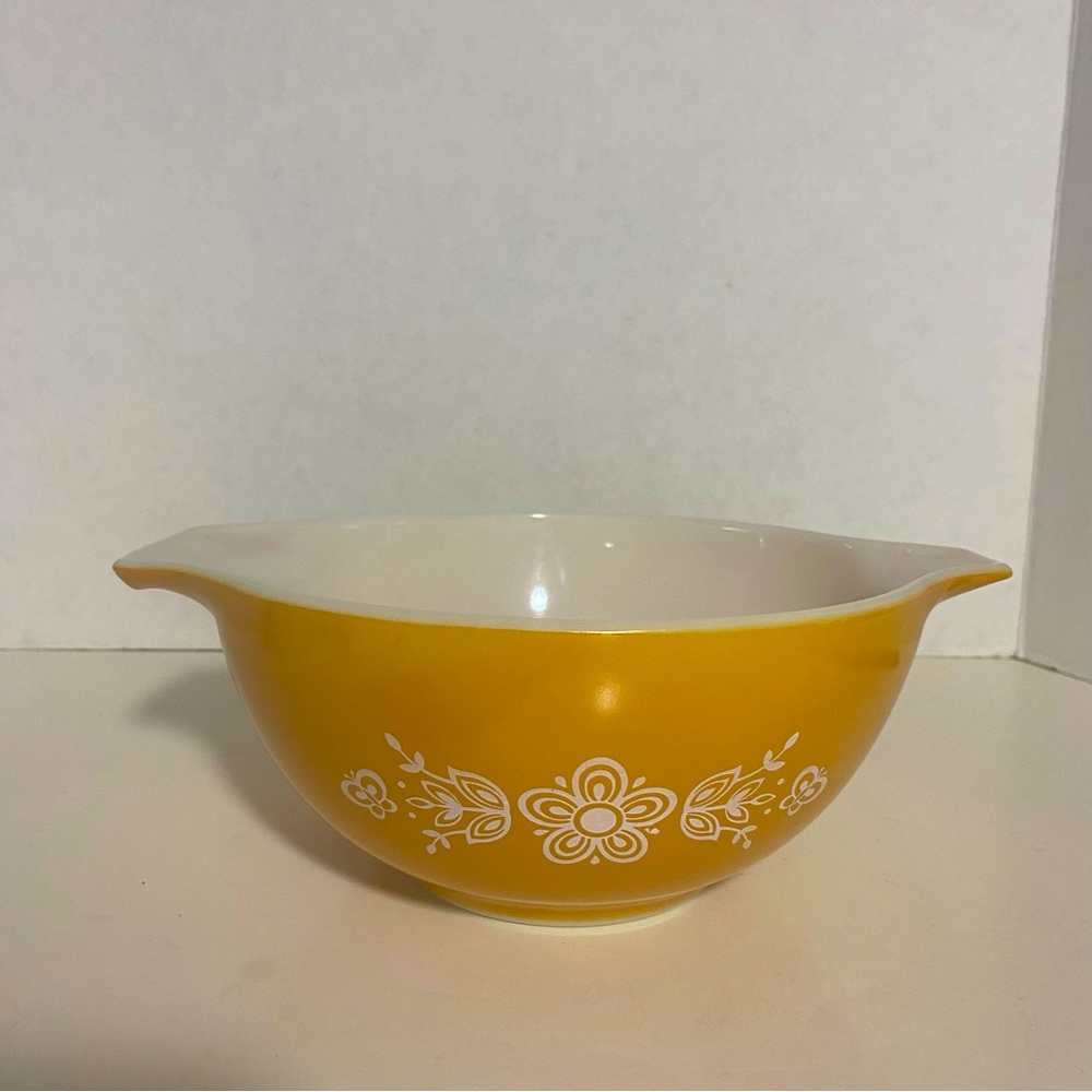 Vintage Pyrex Gold #442 1.5Qt. Cinderella Mixing Bowl